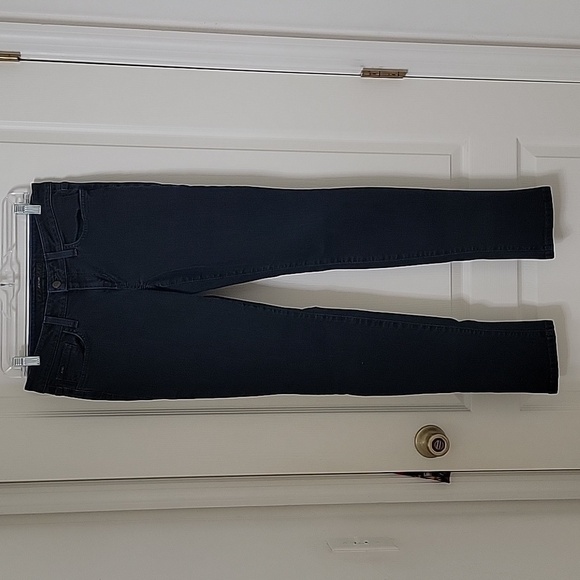 Joe's Jeans, Size 29. Chelsea Fit, Dark Wash, Excellent Used Condition - Picture 10 of 11